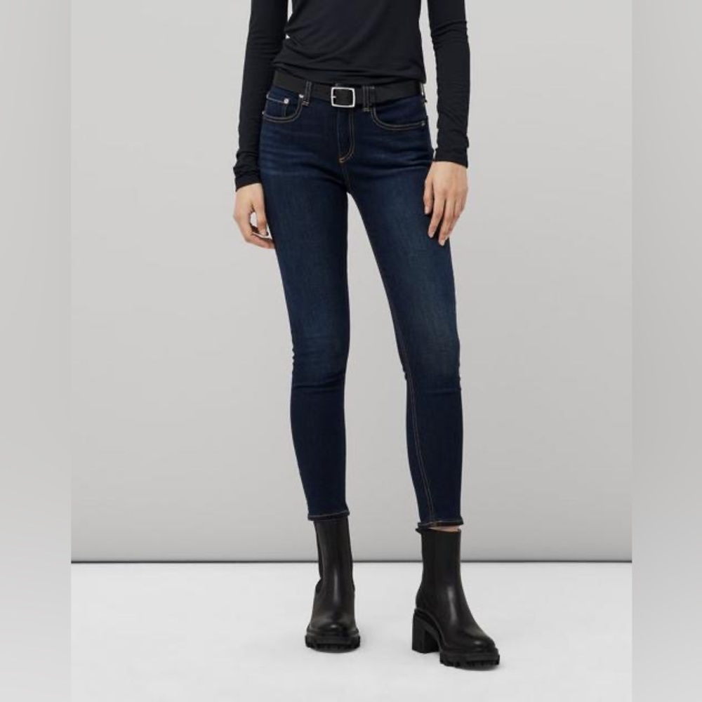 RAG & BONE Mid-Rise Blue Jeans// Size 24